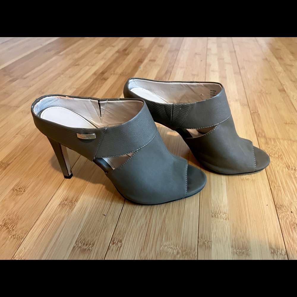 🪐Calvin Klein Taupe Sachet Mule Peep Toe Heels🪐